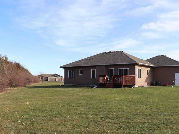 3rd image of 39522 Mallard View Dr