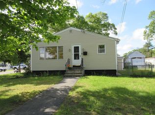 6 Bristol St, Lowell, MA 01852