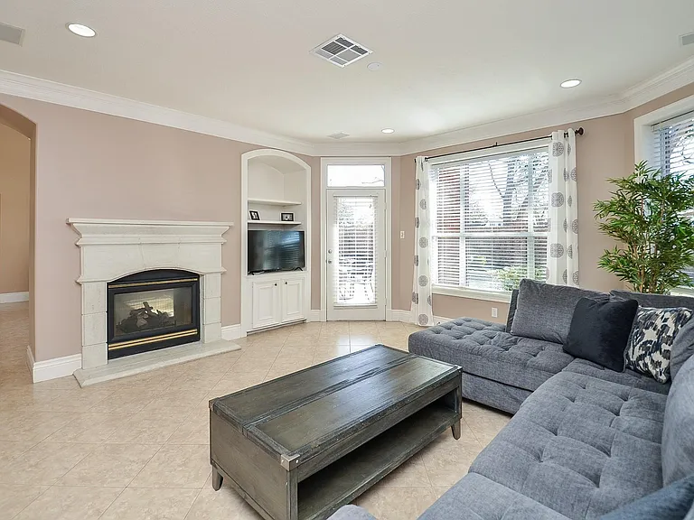 5835 Stratford Gardens Dr — Photo 10