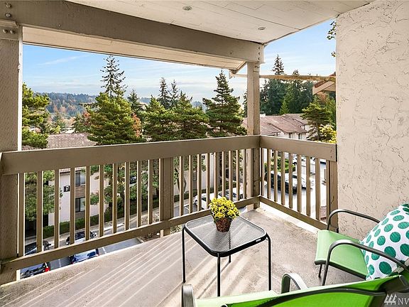 2nd image of 10418 NE 32nd Pl APT C305