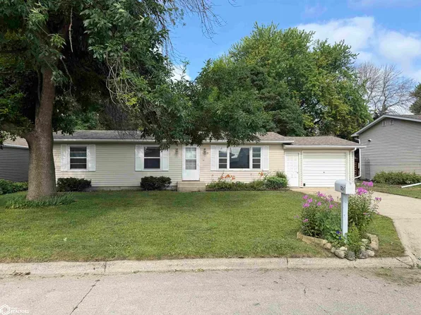 1209 7th Pl N, Clear Lake, IA 50428