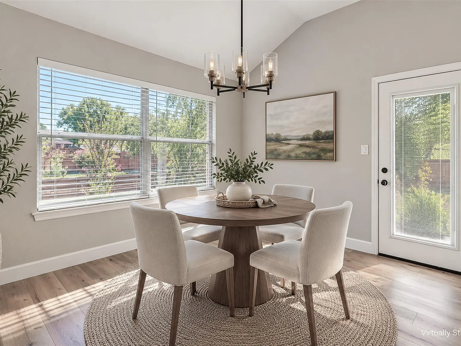 3 bed, 2.0 bath, 1459 sqft, $2,600 — Photo 3