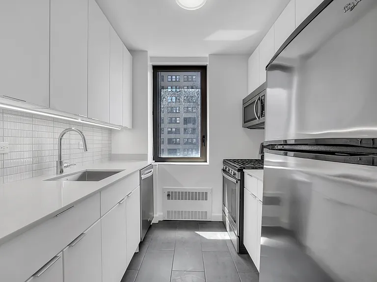 77 W 24th St #5B — Photo 3