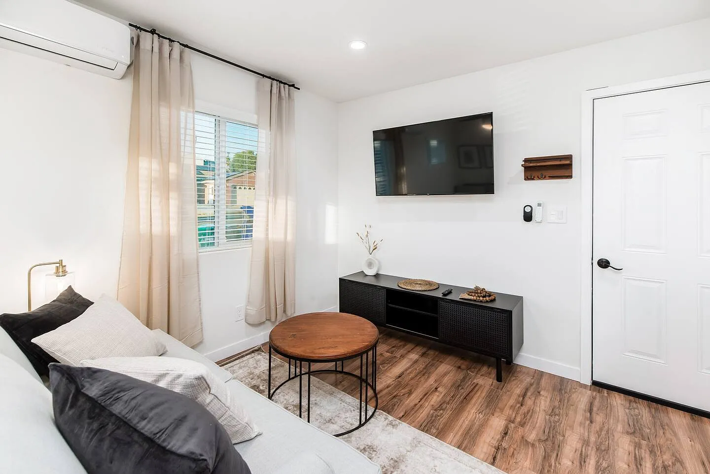 5207 Solola Ave — Photo 3