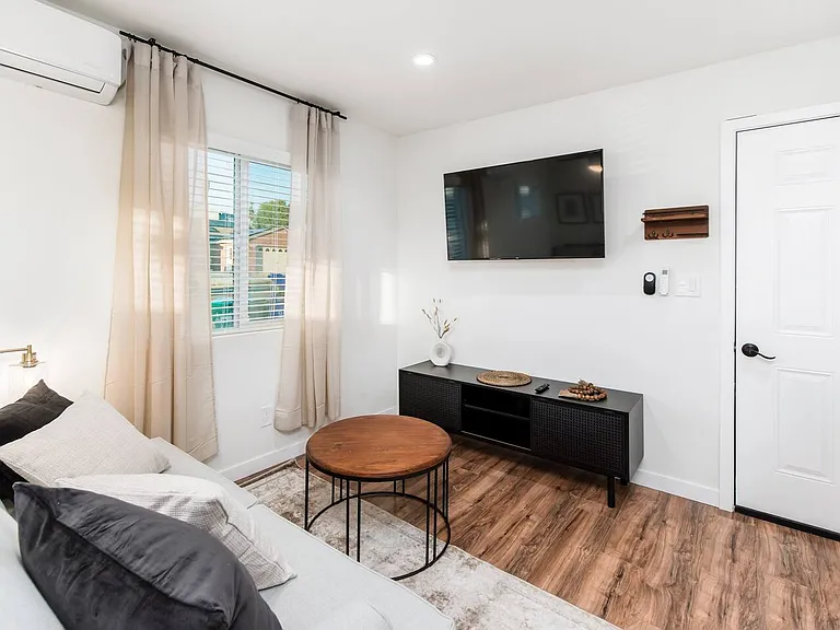 5207 Solola Ave — Photo 3