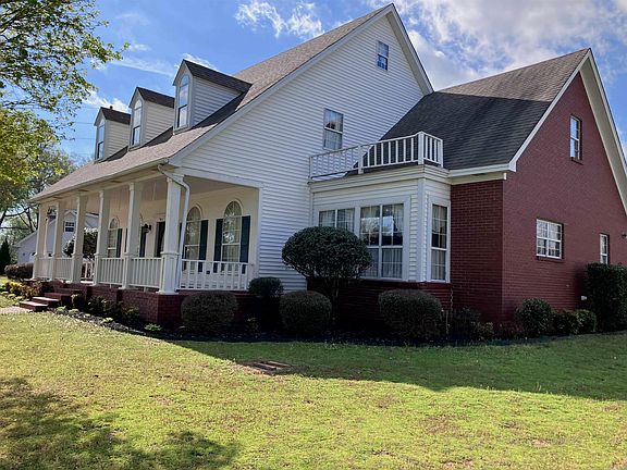 4th image of 9 River Oaks Blvd