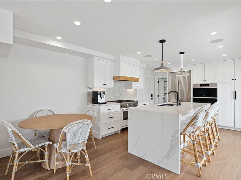 300 Coral Ave — Photo 5