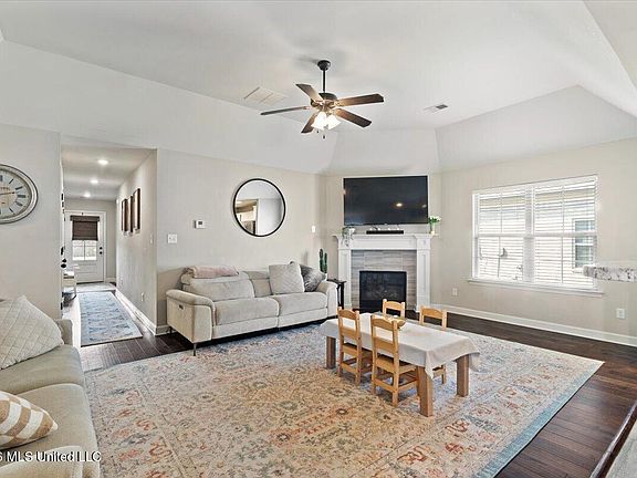 2nd image of 3588 Sabra Ln