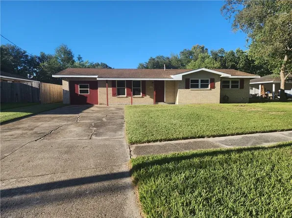 1372 Saint Theresa Pl, Slidell, LA 70460
