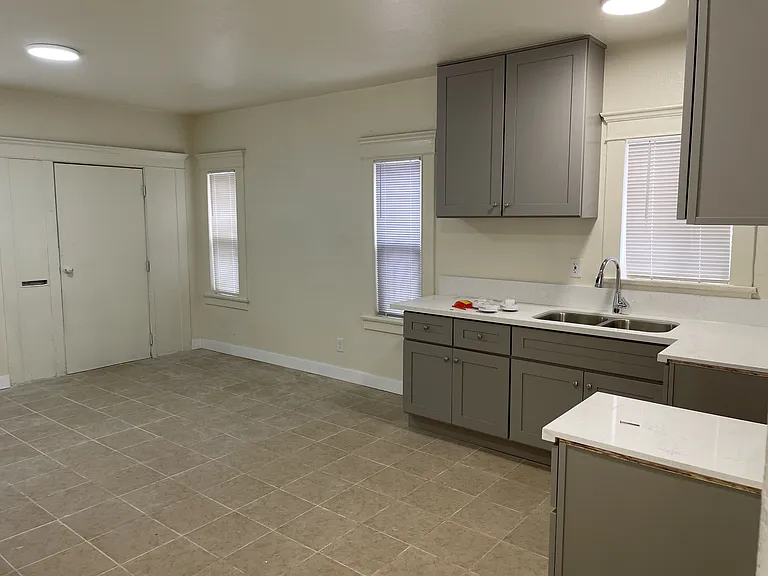 1012 W. 60th St, Los Angeles - 1012 — Photo 2