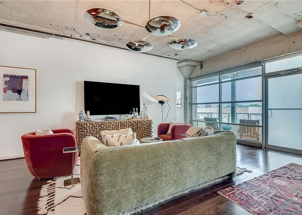 890 Memorial Dr SE #310
