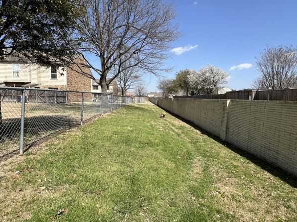 613 Carriagehouse Ln APT 8D, Garland, TX 75040