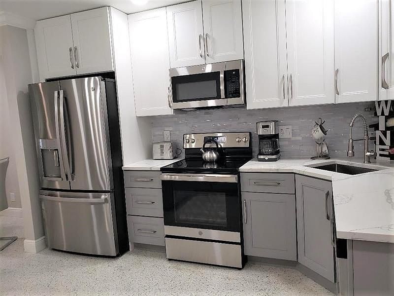 2nd image of 142 SE 10th St