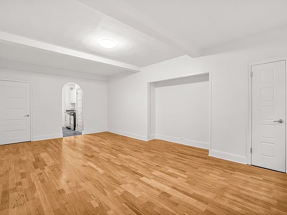 5th image of 310 E 44th St APT 322