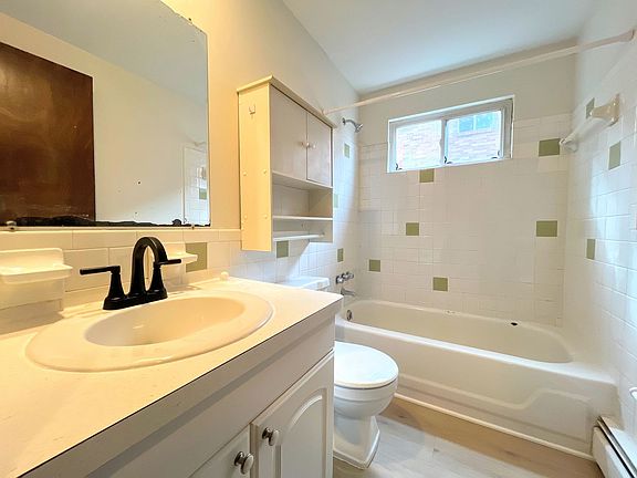 5th image of 364 Robert Dr #3