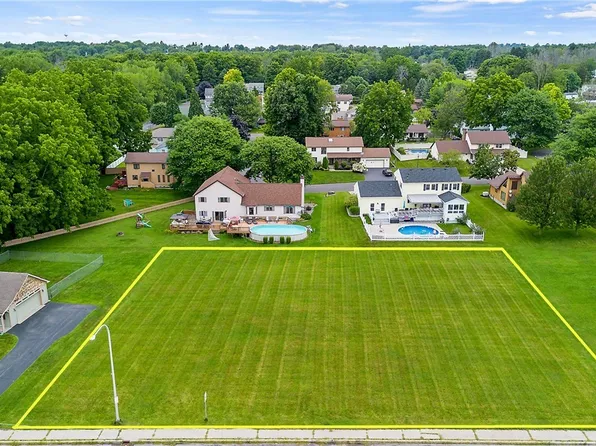 17 Mark Fitzgibbons Dr #10, Oswego, NY 13126