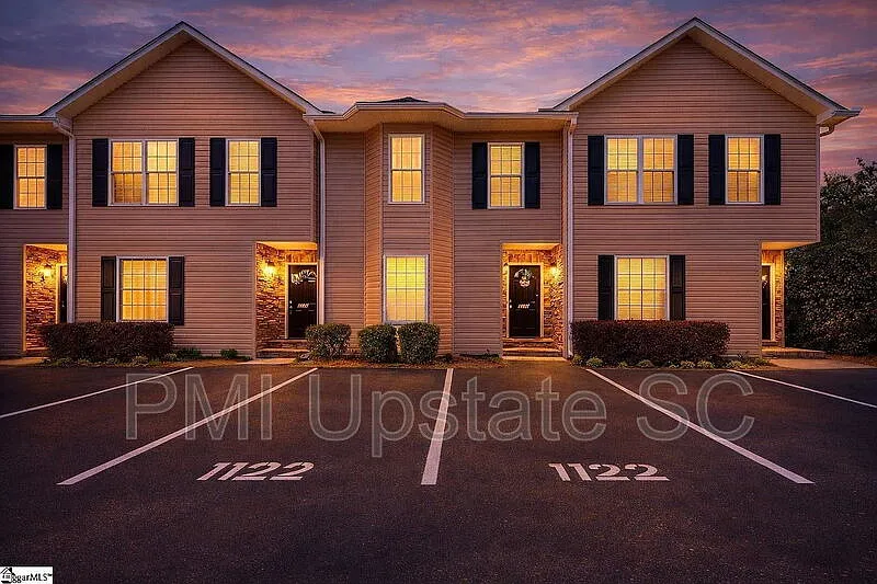 3 bed, 2.5 bath, 1512 sqft, $1,695 — Photo 2