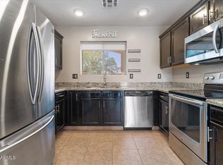 1046 E Silversmith Trl, San Tan Valley, AZ 85143