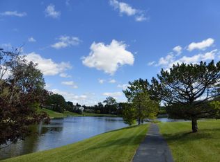 6953 Clock Gate Cir, Troy, MI 48098