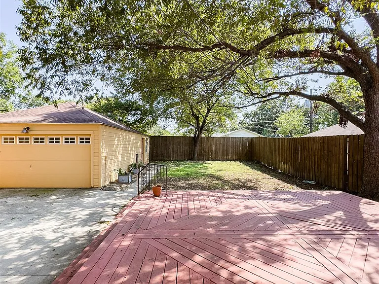 2222 Carnes St — Photo 41
