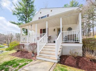 26 Hartford Ave N, Upton, MA 01568