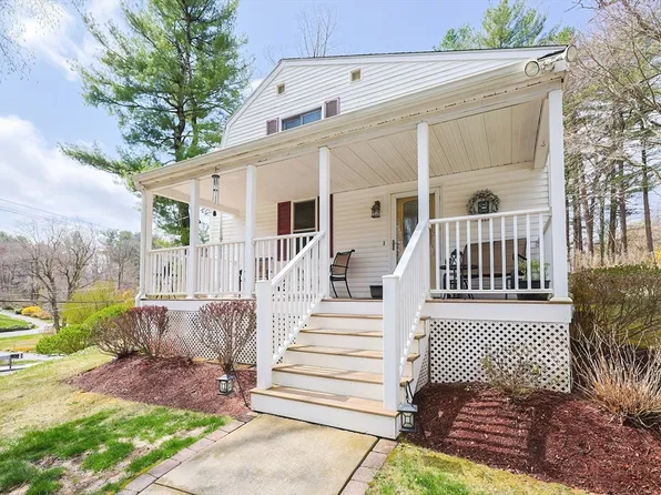 26 Hartford Ave N, Upton, MA 01568