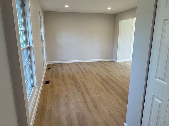 3rd image of 1194 Knollwood Dr