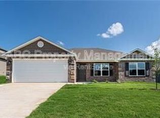 7204 SW Chestnut Hill Rd, Bentonville, AR 72712