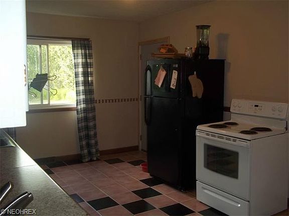 3rd image of 2743 Station St