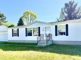 16 Kenneally Blvd, Gladstone, MI 49837
