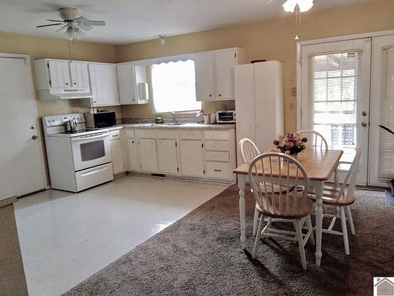 3rd image of 85 Spicer Ave
