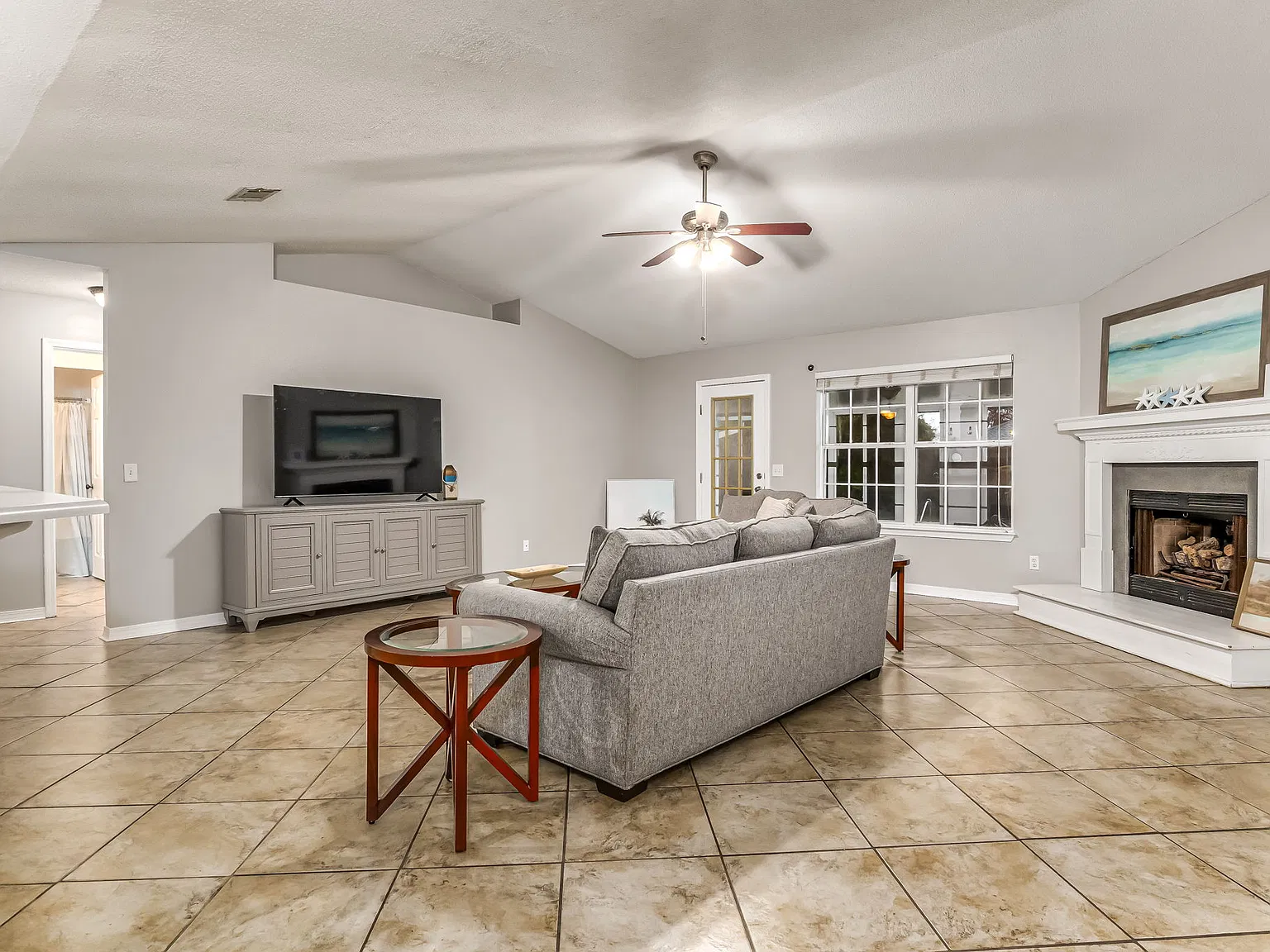 4 bed, 1962 sqft, $3,300 — Photo 4
