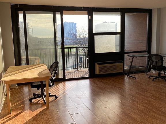 3rd image of 2921 S Michigan Ave APT 410