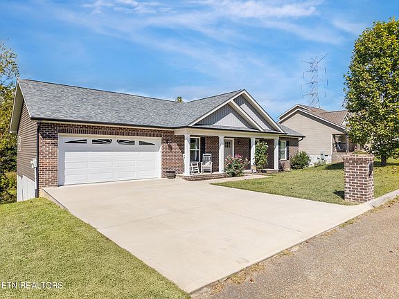 4th image of 3833 Hillside Terrace Ln
