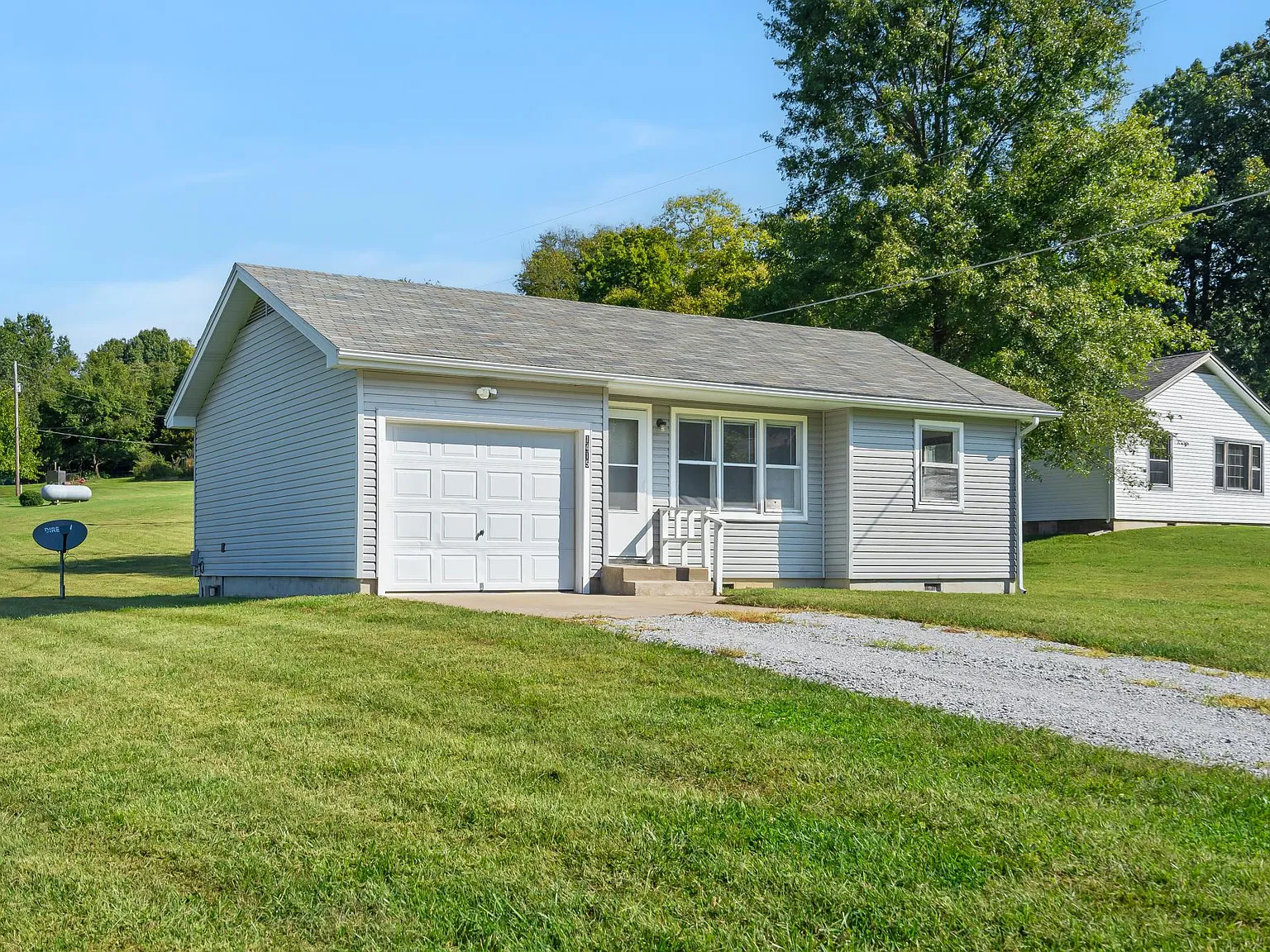 1415 W Inman Rd — Photo 3