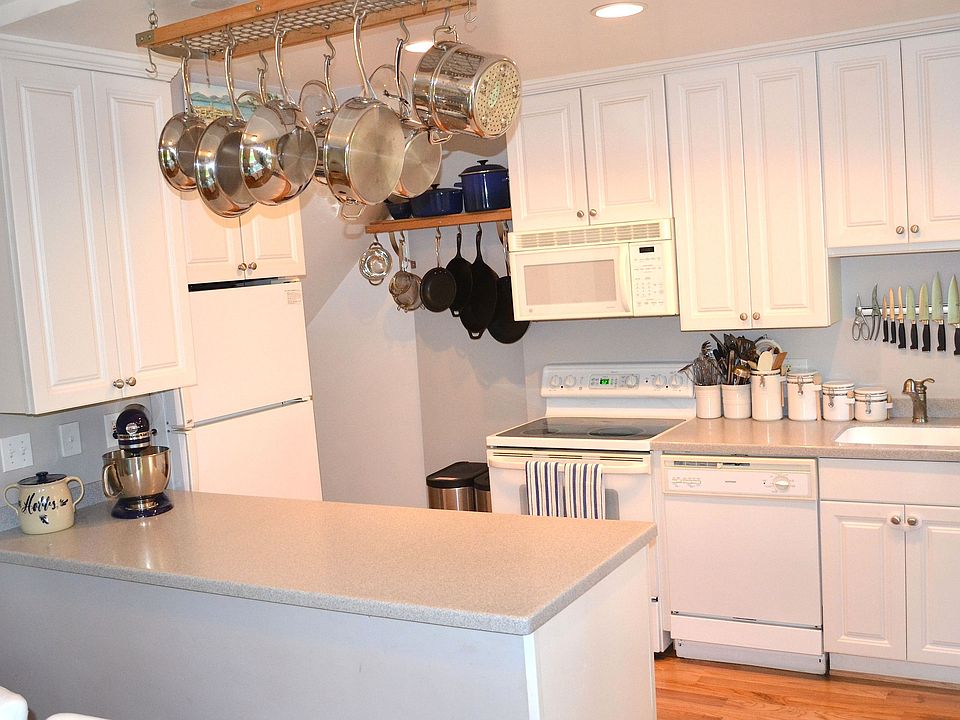 Bright, open kitchen 
