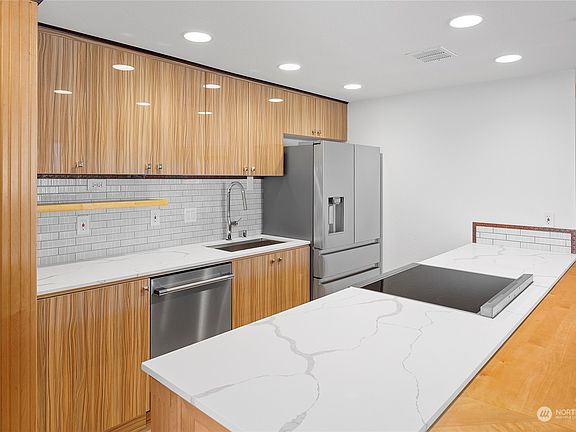4th image of 1140 Browns Point Boulevard #A-2