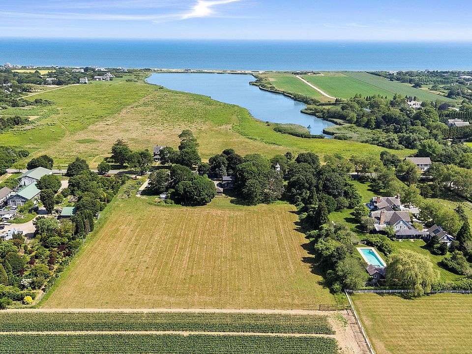 2nd image of 75 Wainscott Main