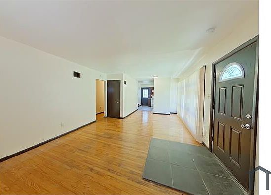 3rd image of 11934 Criterion Ave