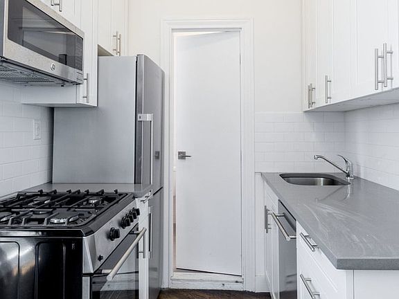 2nd image of 119 W 15th St APT 6RE