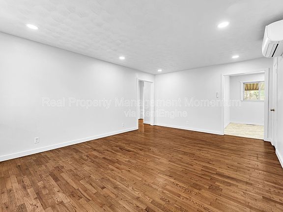 3rd image of 1610 E Nora St