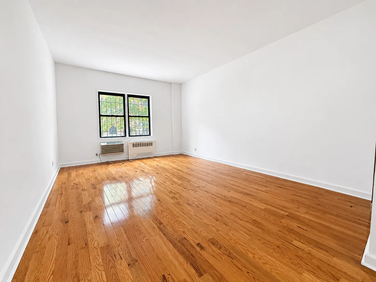 404 East 75th Street — Photo 2