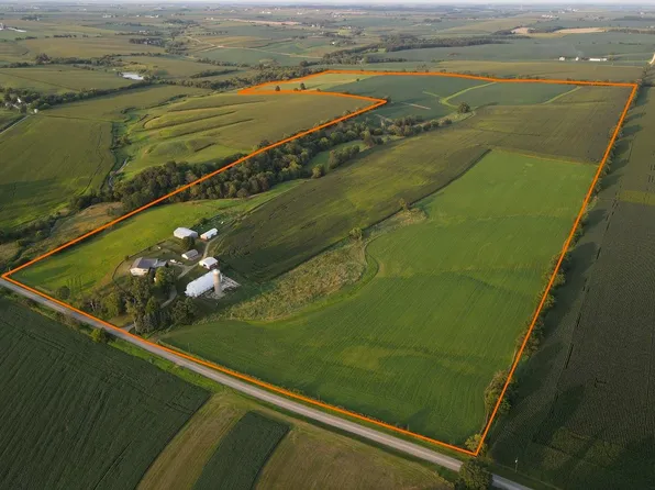 10121 N Henderson Rd, Orangeville, IL 61060