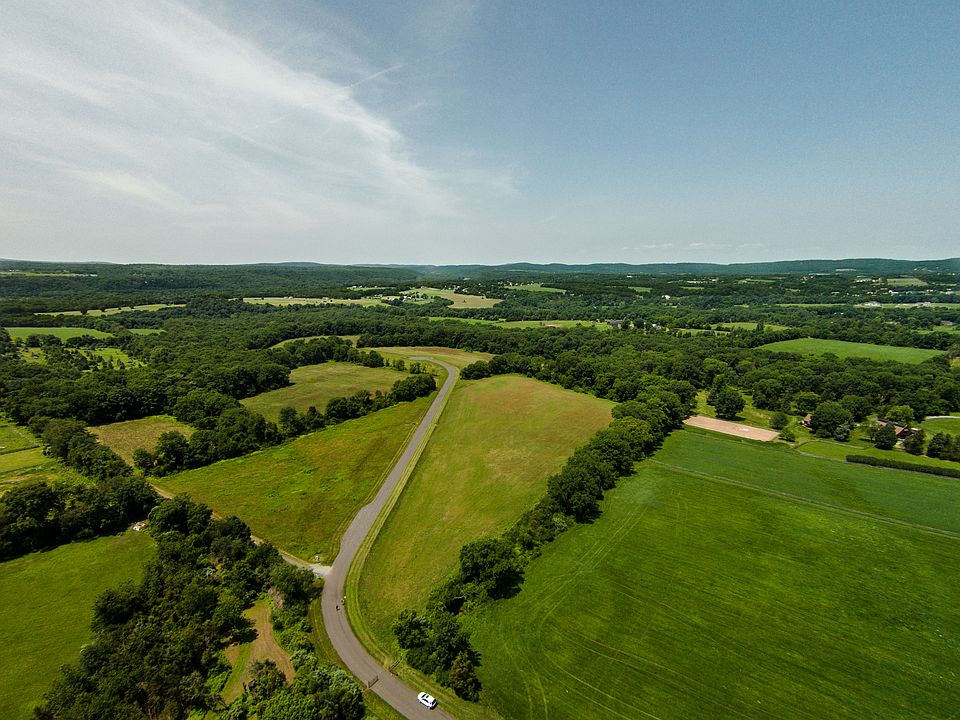 1st image of 2 Hidden Meadow Dr
