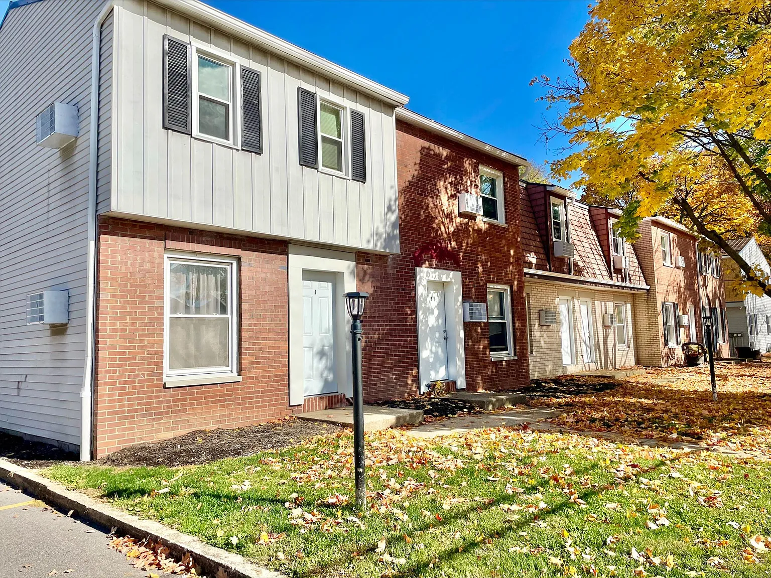 2 bed, 800 sqft, $895 — Photo 1