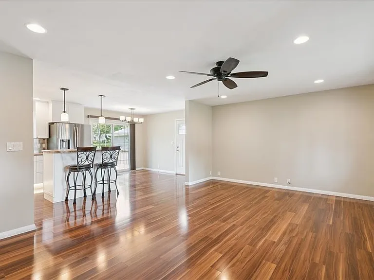 1429 Columbus Dr — Photo 5