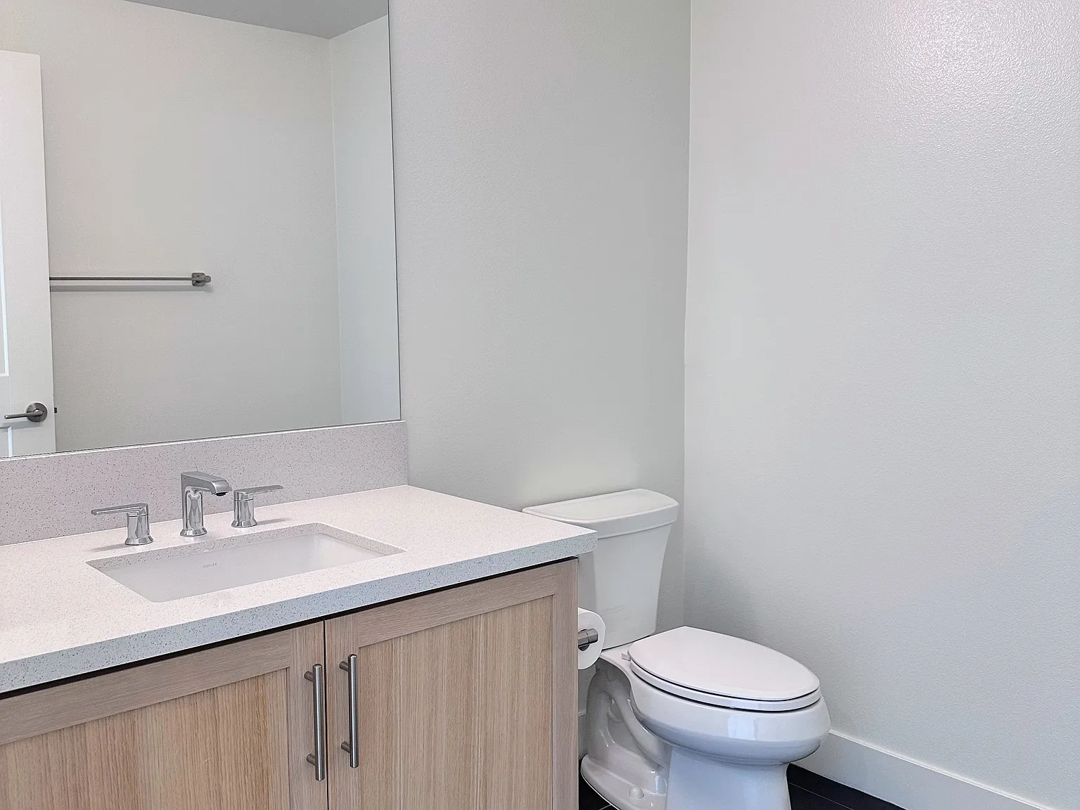 3 bed, 2.5 bath, 1920 sqft, $5,800 — Photo 3