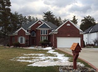 435 River Woods Dr, Flushing, MI 48433