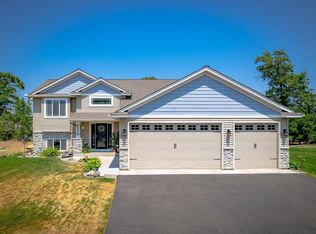 6032 Fuller Cir, Wyoming, MN 55092