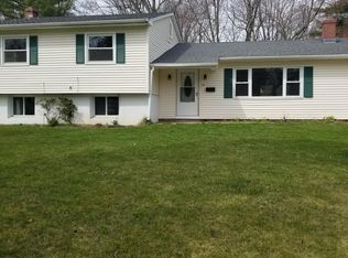 24 Applewood Rd, Bloomfield, CT 06002